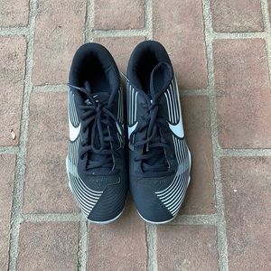COPY - Nike black and white Softball woman’s cleats